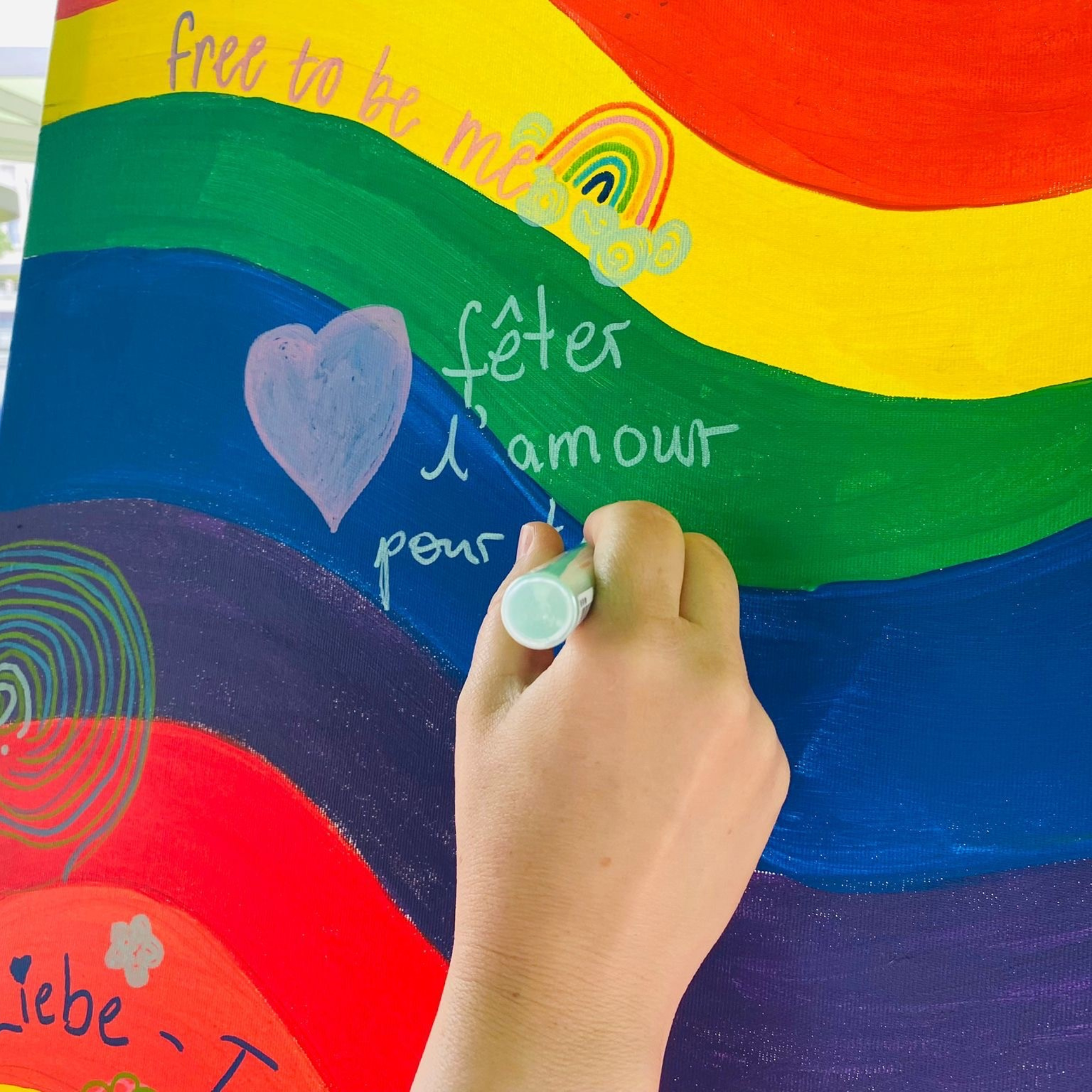 IDAHOBIT 2026: Hanau zeigt Flagge gegen Queerfeindlichkeit – Internationaler Tag gegen Homo-, Bi-, Inter- und Transphobie